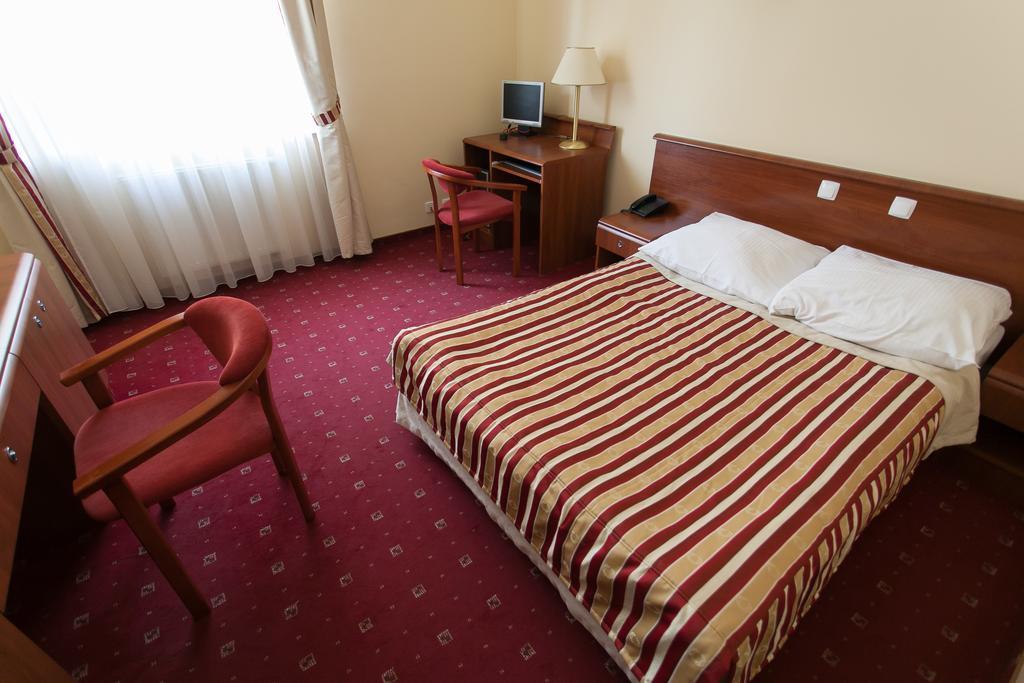 Hotel Twins II Varşova Oda fotoğraf