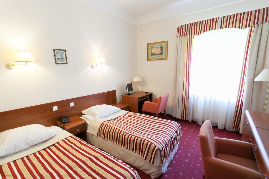 Hotel Twins II Varşova Oda fotoğraf